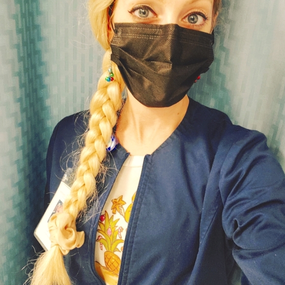 Kari 🥰 - Picture 1 of 2